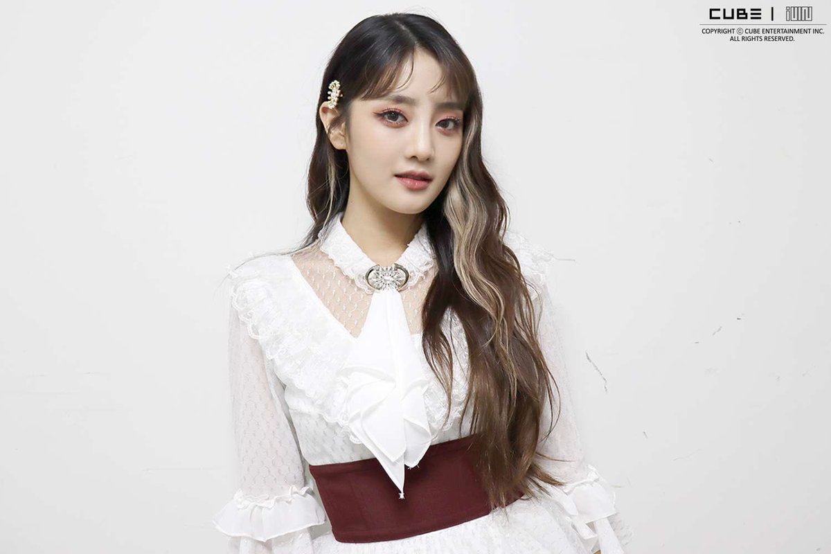 minniesvault's tweet photo. [Behind The Scenes] KCONTACT 2020
#MINNIE #민니 #มินนี่ https://t.co/EeKPElEA6c