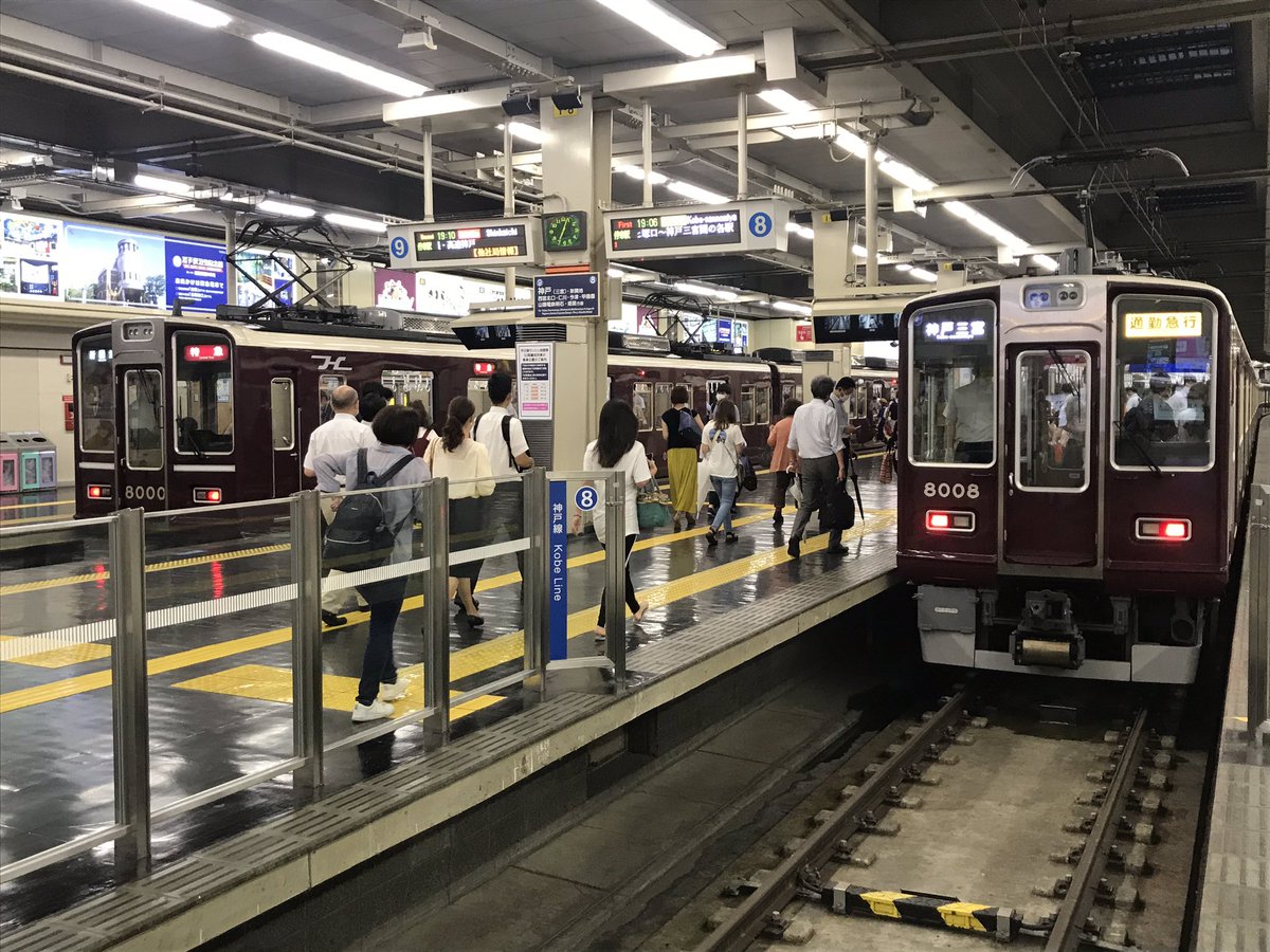 SNOOPY1T0K4's tweet photo. 8000f・8008f 並んだ!#阪急電車 #8000f #8008f https://t.co/iW4DW6xPMO