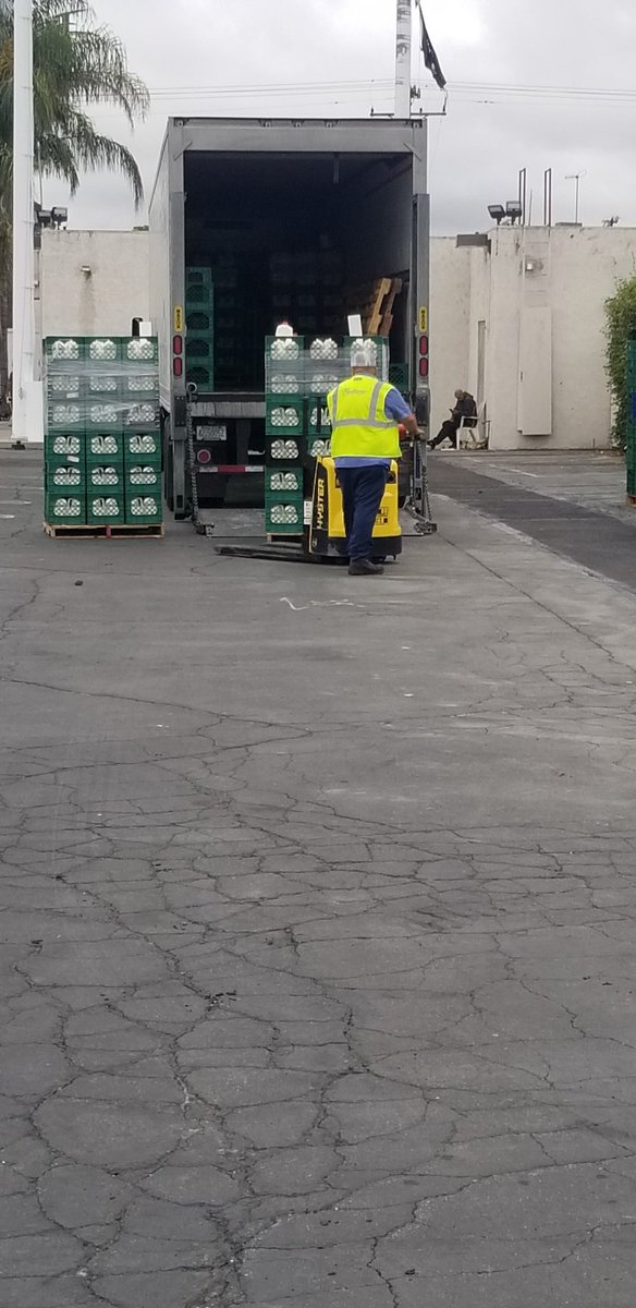 feeding_motion's tweet photo. We were so grateful last week to be a part of milk distribution project. We were able to bless hundreds of families with fresh gallons of milk. We believe that everyone should have good nutritional food no matter what their circumstances. 
#FeedingMypeople #foodsecurity #feeding https://t.co/mlErXXzJNp