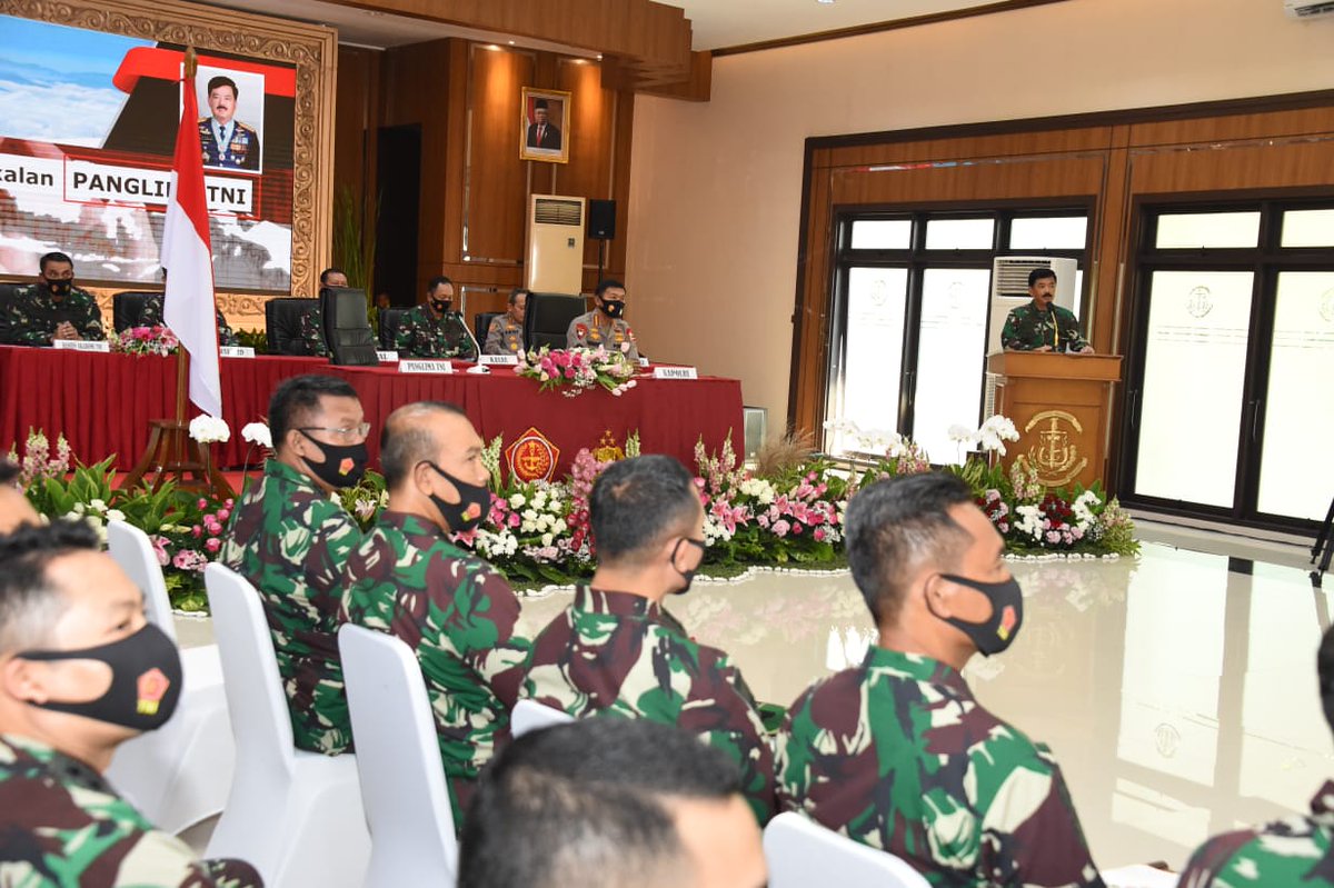 Puspen_TNI's tweet photo. Panglima TNI : TNI-Polri Dua Institusi Besar Strategis Bangsa ber-Bhinneka Tunggal Ika
.
Sebagai generasi milenial TNI-Polri, Capaja harus mampu mengeksploitasi semua kemudahan dan keunggulan teknologi dalam melaksanakan tugas😎💂 #P5TNI #Kapolri #Capaja #SinergiTNIPolri https://t.co/krl7mrn9pT