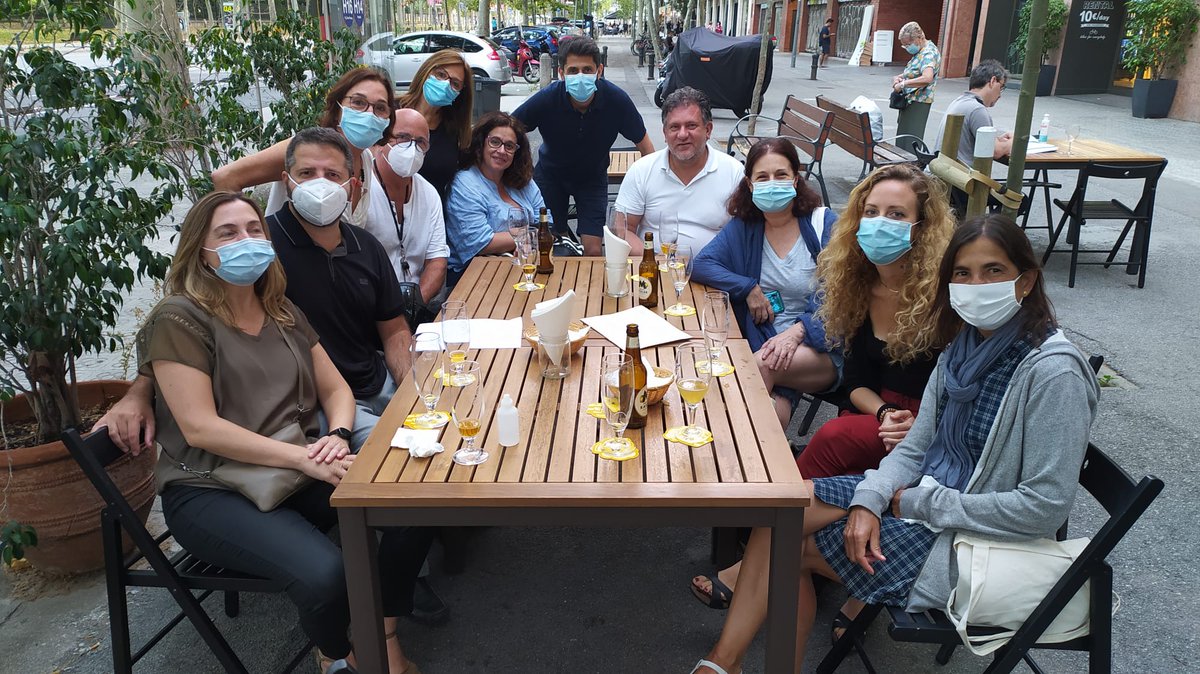 parcsandaru's tweet photo. Primer assaig de #SecretDeSumari, la Cia. de teatre estable del #Sandaru Bueno assaig, assaig no seria... Això és, després de l'assaig, diuen ells 😉🧐 https://t.co/s1KwgpC6Hw