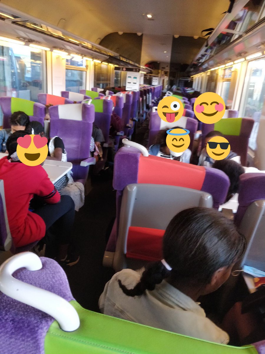 Kaitbouali's tweet photo. #EcoleOuverte au #collège #internat Thomas Mann @Academie_Paris : Depart pour @OTTROUVILLE pour les #élèves d’#up2A . #merciauxprofs pour leur travail ! https://t.co/mqbUvV3MfW