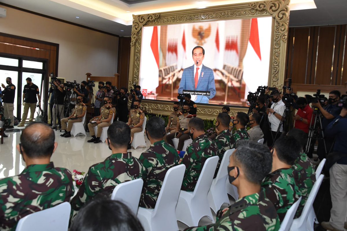 Puspen_TNI's tweet photo. Presiden RI: CapajaTNI-Polri Calon Pemimpin Masa Depan
.
Dilantik menjadi Perwira Remaja adalah awal dari prestasi, awal dari medan pengabdian kepada rakyat, bangsa dan Negara dalam menghadapi medan pengabdian yang penuh dinamika 😎💂 #P5TNI #Kapolri #Capaja #SinergiTNIPolri https://t.co/lkO6oL8CZl