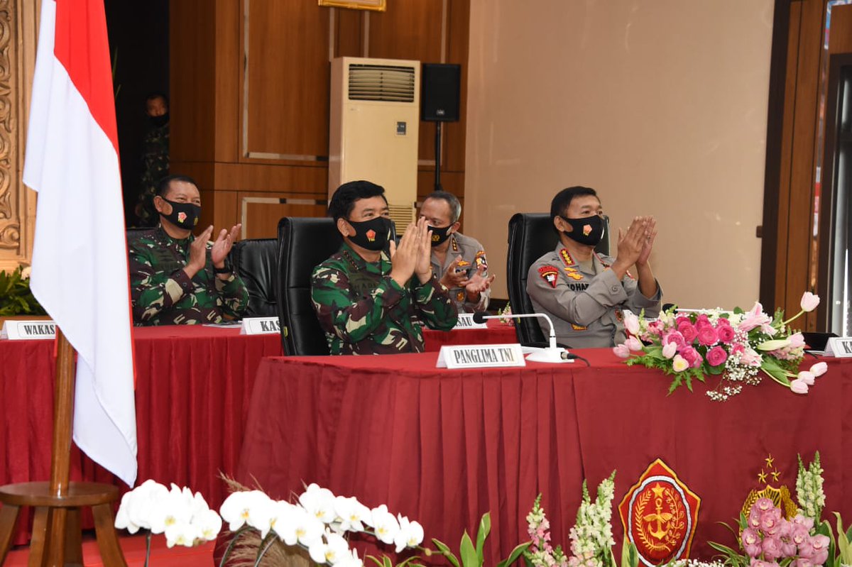 Puspen_TNI's tweet photo. Presiden RI: CapajaTNI-Polri Calon Pemimpin Masa Depan
.
Dilantik menjadi Perwira Remaja adalah awal dari prestasi, awal dari medan pengabdian kepada rakyat, bangsa dan Negara dalam menghadapi medan pengabdian yang penuh dinamika 😎💂 #P5TNI #Kapolri #Capaja #SinergiTNIPolri https://t.co/lkO6oL8CZl