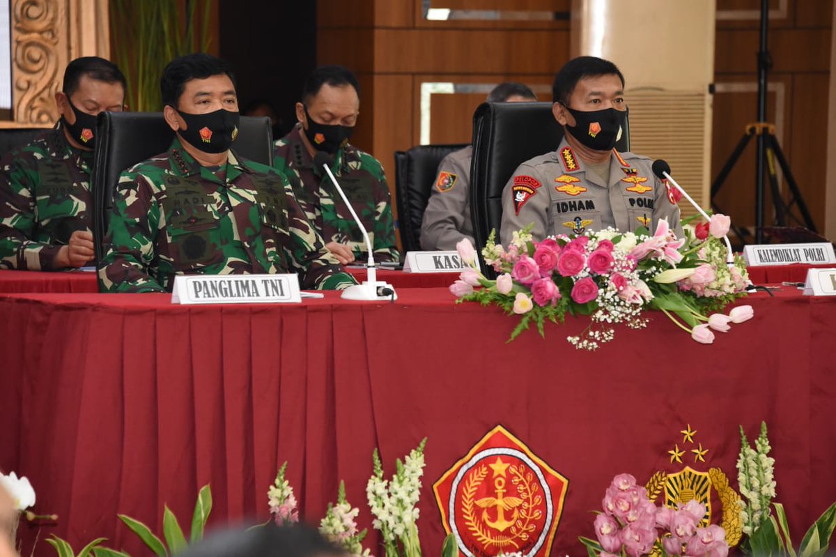 Puspen_TNI's tweet photo. Presiden RI: CapajaTNI-Polri Calon Pemimpin Masa Depan
.
Dilantik menjadi Perwira Remaja adalah awal dari prestasi, awal dari medan pengabdian kepada rakyat, bangsa dan Negara dalam menghadapi medan pengabdian yang penuh dinamika 😎💂 #P5TNI #Kapolri #Capaja #SinergiTNIPolri https://t.co/lkO6oL8CZl