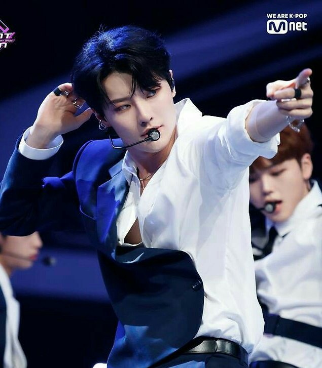 wdzyohan's tweet photo. love me harder 2020           flash 2019 https://t.co/ywZADGPODz
