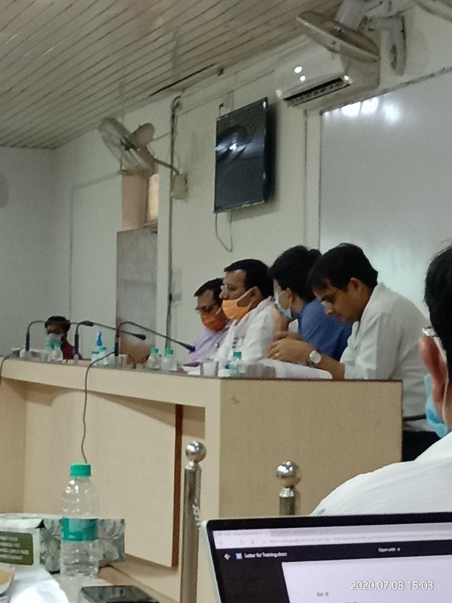 माननीय बेसिक शिक्षा मंत्री डा० सतीश चंद्र द्विवेदी जी ने बेसिक शिक्षा विभाग की अध्यछता में स्वैछिक संस्थाओ की समीक्षा बैठक 
 की गयी जिसमे प्रदेश एवं  राष्ट्रीय स्तर की १२ संस्थाओ के प्रतिनिधियों ने प्रतिभाग किया   <a href="/UPGovt/">Government of UP</a>