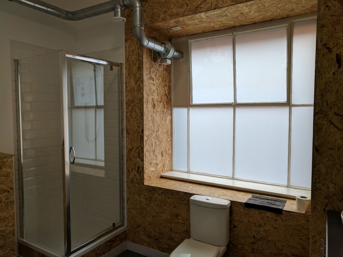 Matte white #window film installed to a #bathroom to provide #privacy, whilst still allowing the natural light through.

See our privacy window films here- arcwindowfilms.com/window-film/pr…

#windowfilm #residential #mattewhite #privacyfilm #bathroom privacy #bathroomdesign #bathroomrefurb