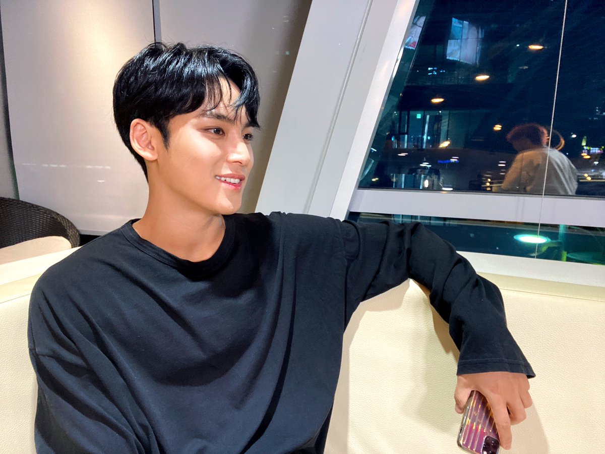 •MINGYU• he has SUCH a cocky griffindor energy like?????? he has everything and i think hed definitely be a top player in the quidditch team