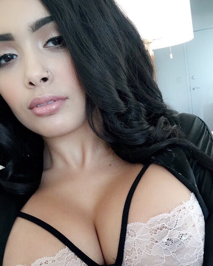 MargueriteMag16's tweet photo. JE NUDES GRATUITEMENT EN en illimité je suis chaude la ! Il suufit de #RT et follow et je te donne 1 où 3 nudes suivant mon humeur 😍☺ je suis disponible pour des plans réels. Pas de bavardage inutile écrit moi pour un plan réel 🍆🍑 https://t.co/oesMKPbhYq