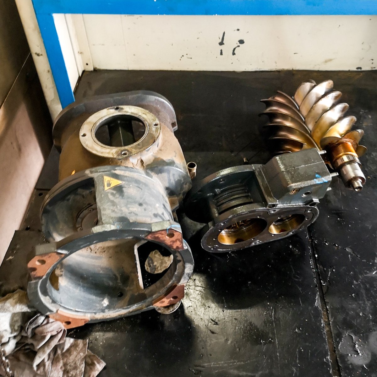 fieldaircompres's tweet photo. ⚠️ Airend overhaul in progress ⚠️

#compressedair #compressor #overhaul #screwcompressor #maintenance #airend https://t.co/2YqG6bd1cz