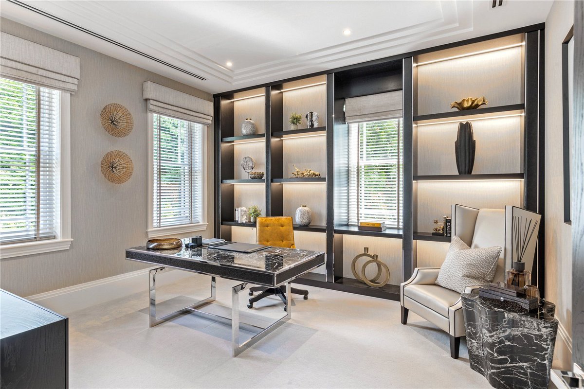 twpnglobal's tweet photo. 6 bed Detached house for sale in the United Kingdom.
A magnificent family residence situated on the prestigious Wentworth Estate. Hampton Place offers substantial accommodation over 3 floors, including 6 bedroom suites.
https://t.co/BXtIGrpEHP #Property #WorldProperty https://t.co/JEvTIjHwVI