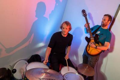 dgachterhoek's tweet photo. De drummer van de historische 10 is nu verhuizer: ‘Kloten, maar het is niet anders’
https://t.co/R91JQK0zho https://t.co/rw6nlDY6EB