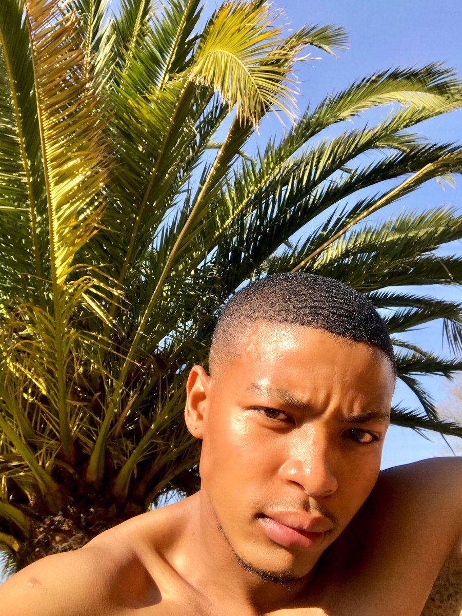 thami_tyler's tweet photo. Bare. https://t.co/XL2A73wMGz