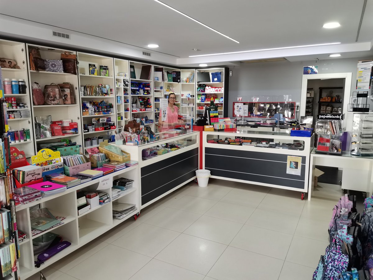 Mi madre despues de años en paro comenzó con un negocio justo antes del covid y estos meses han sido horrorosos para ella, comienza ya la epoca del cole y estamos remontando, no os cuesta na venir aqui a por las fotocopias de la uni o cualquier cosa, tmbn traemos por encargo :)