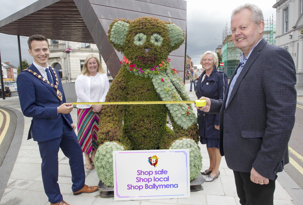 Mayor_MEA's tweet photo. The bears are back in town taking up prime ‘paw’sitions in Ballymena @BallymenaMeans https://t.co/IARvlNmhCR https://t.co/elYpoHbc0M