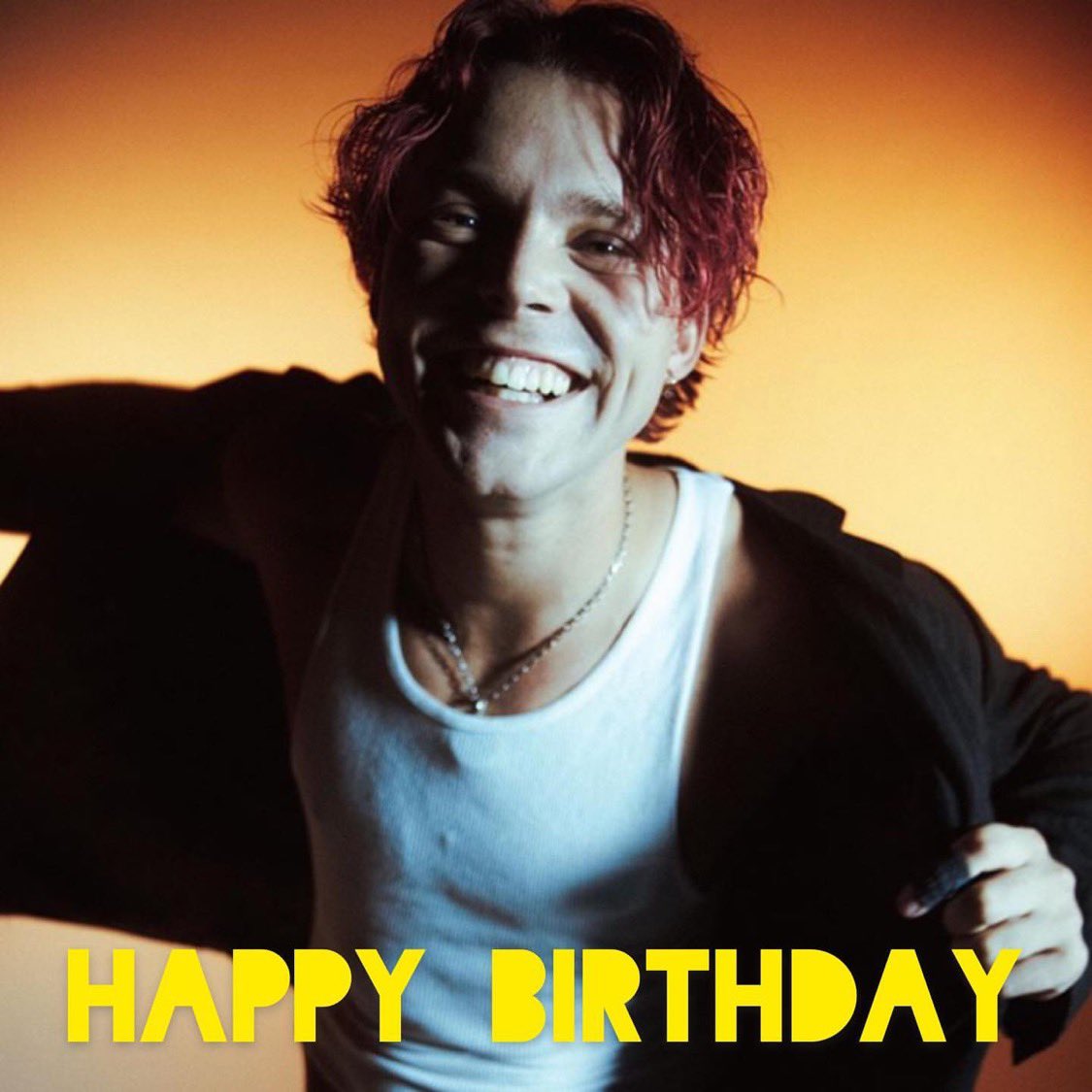 _5SOSjp's tweet photo. 遅ればせながら7月7日は5SOSのメンバー、アシュトンの誕生日！
26歳おめでとう
🍾HAPPY BIRTHDAY🎉
@Ashton5SOS 
 #アシュトン https://t.co/SHrSgbEnk8