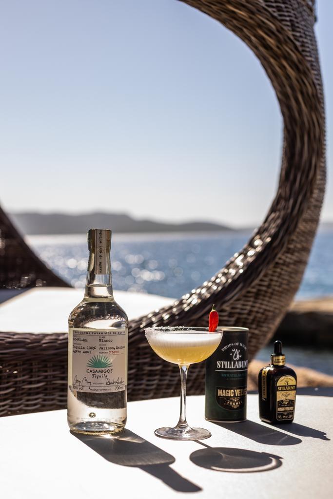 ODK_Orsadrinks's tweet photo. It's all #Stillabunt, all the time. 

But when it makes #cocktails look this good 😍, can you blame us? 😅

📸 @PhiBeachClub #Sardinia 

#cocktailfoamer #bartenders #bartending #bartenderlife #barista #baristas #cocktail #cocktailideas #cocktailinspiration https://t.co/wrGUJrctIO