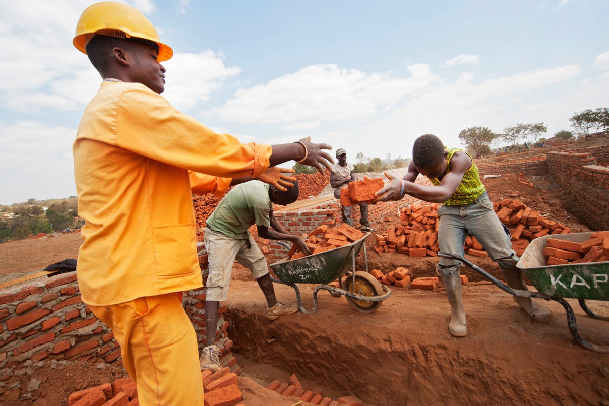 Georgie Davis, Head of Comms &amp; External Affairs <a href="/reall_int/">Reall</a>, writes that <a href="/BorisJohnson/">Boris Johnson</a>'s #BuildBuildBuild push could resuscitate our ailing economy and be the medicine needed to respond to #Covid19 in emerging markets.

Read now: bit.ly/3iEMG1F

<a href="/DFID_UK/">DFID</a> #BuildBackBetter