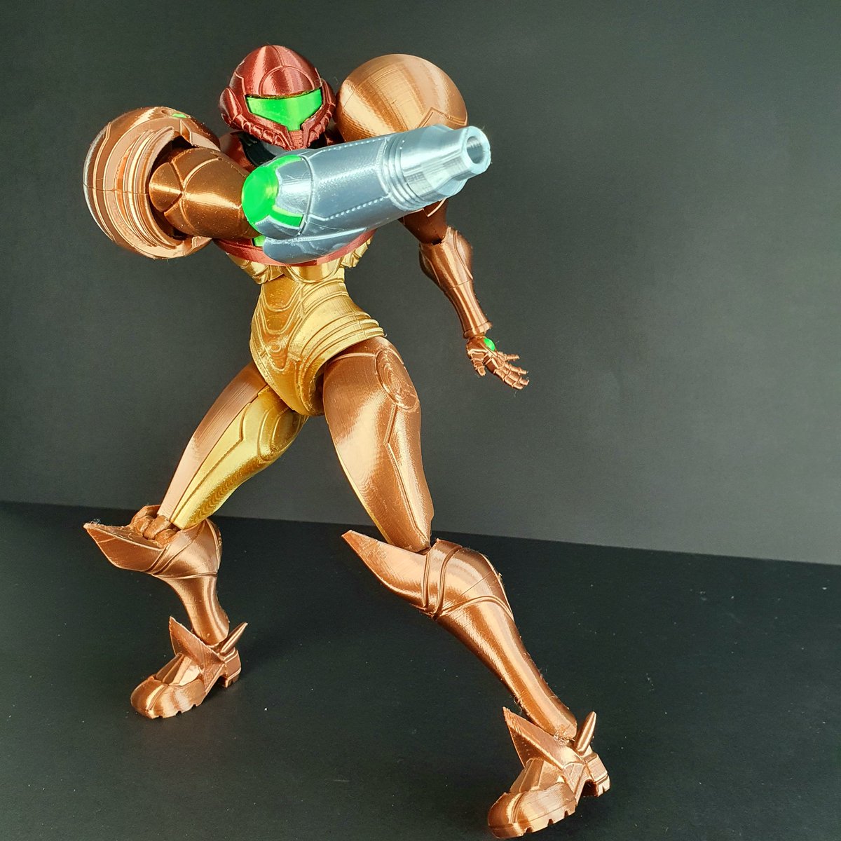 halo3dfilaments's tweet photo. Finished Samus Aran in 5 colours of Halo filament + @PlasticzNL semi-flex PLA for the joints; that works great since it's flexible and tight. Great design of @LDIbarra https://t.co/V54dgivH8v