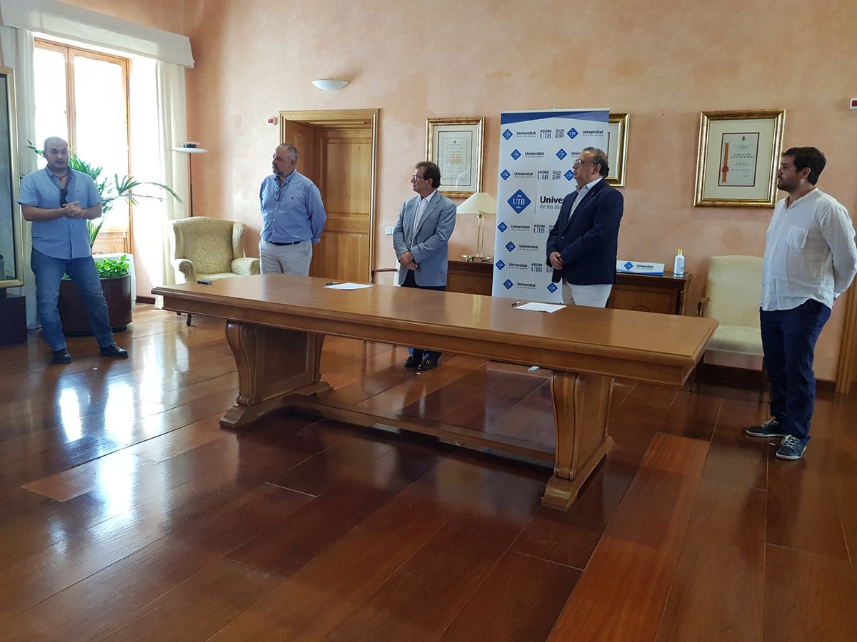 UIBuniversitat's tweet photo. L'Ajuntament de @_Calvia s'adhereix al projecte #BIODIBAL, amb la UIB i @RedElectricaREE per millorar el coneixement de la #biodiversitat de ca nostra!
🌿🥾 Es recolliran dades sobre la #biodiversitat calvianera i es proposaran rutes, activitats, etc.👉https://t.co/1upfKsO3QU https://t.co/E4duPgUQz6