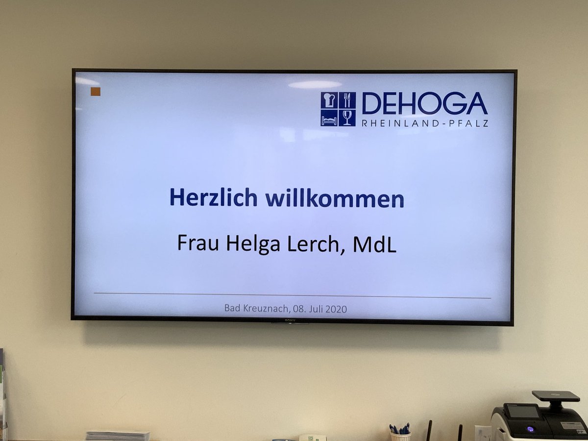 HelgaLerch's tweet photo. Ein wirklich herzliches Willkommen zum Gespräch mit Gereon #Haumann, Präsident der #DEHOGA Rheinland-Pfalz. DEHOGA fordert weitere Lockerungen und eine dauerhafte MwSt.-Senkung für die gesamte Branche. https://t.co/0Rx9kQWQV7