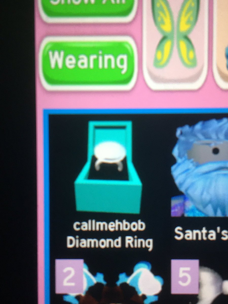 ml_gcat's tweet photo. Looking for good halo for mine callmehbob diamond Ring! #royalehigh #royalehightrades #royalehightrading https://t.co/4aYs08eEXc