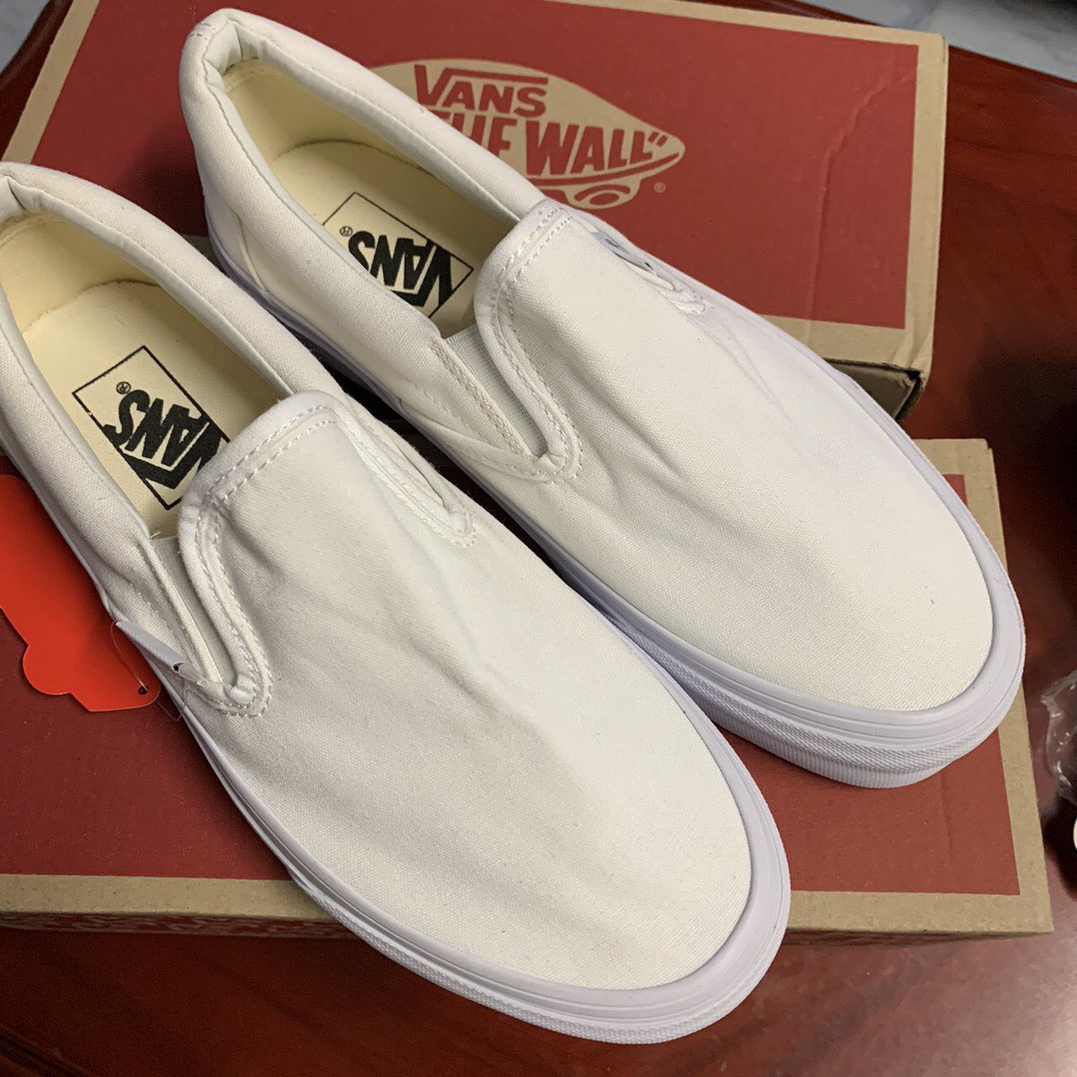 jaykxz_'s tweet photo. ส่งต่อค่ะ vansสีขาว(ในรูปติดเหลือง) ลองใส่แค่ครั้งเดียว Sz39ค่ะ ราคา800 ของแท้💯
#ส่งต่อ #รองเท้ามือสองของแท้ #รองเท้า https://t.co/lWDnu9O9Cs