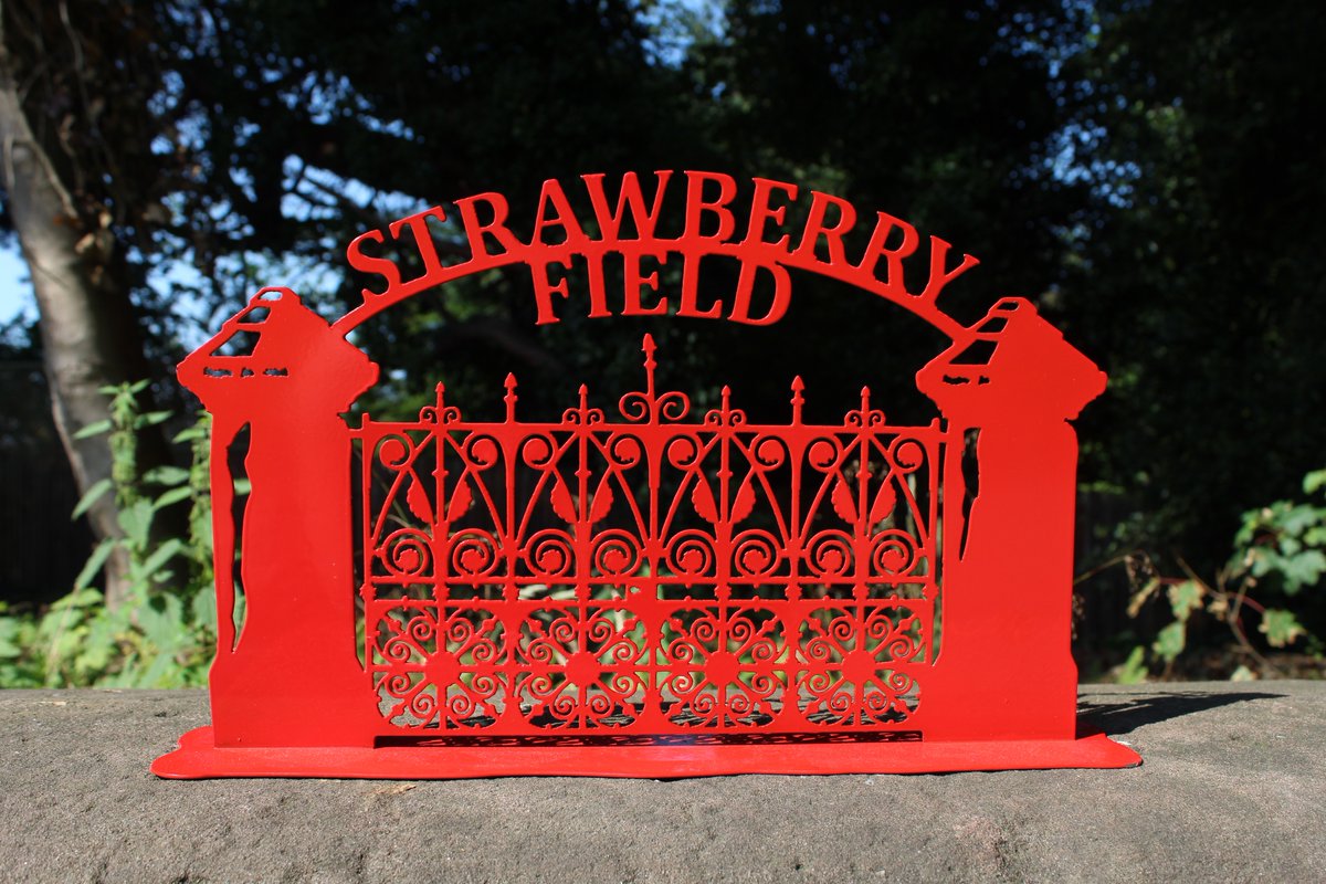 How about owning your very own set of our Strawberry Field gates?! The perfect addition to your home 👏
You can get yours here: ow.ly/ghTx50AsISh #StrawberryFieldGates #StrawberryFieldAtHome #StrawberryFieldShop #RedGates #MetalArt