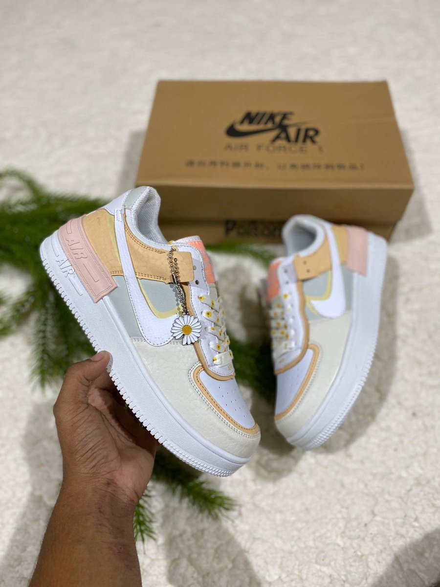 Lawa kan kasut nike airforce nie gais Barang limited tau ade saiz 36-40 je. Boleh laa nak hadiahkan untuk tersayang tu. Nak beli untuk diri sendiri pon takpe  Cepat pm sekarang sebelum habis stok nanti melepas la kasut cantik untuk ootd   http://www.wasap.my/60139474171/nak+airforce