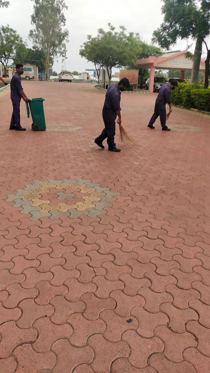 BPCRetailManmad's tweet photo. BPCL Manmad Installation conducted cleanliness drive inside Installation area during #SwachhtaPakhwada2020 . @swachhbharat @BPCLRetail @BPCLimited @RamanMalik02 https://t.co/B3jMHf4yRU