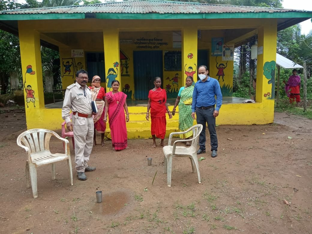 WcdNarayanpur's tweet photo. बासिंग में मुनगा का पौधरो���ण किया गया। वर्षा ऋतु आते ही सभी आंगनवाड़ी केंद्रों में कुपोषण से लड़ने मुनगा के पेड़ को प्राथमिकता के साथ रोपित किया जा रहा है।
@MinistryWCD @WCDCgGov @POSHAN_Official @SPreraks @MoHFW_INDIA @HealthCgGov @NITIAayog @ChhattisgarhCMO @NarayanpurDist https://t.co/PKvXqN0C5W