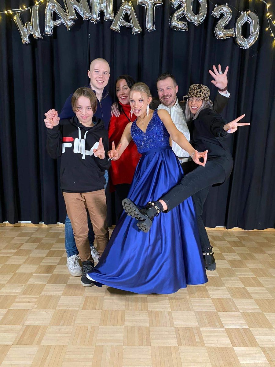 Pinto_Design's tweet image. "Koronaa tai ei, niin minun maailmassani ekaksi tulee perhe, sitten tulee hyvinvointi ja harrastukset. Työ on toki tärkeää ja teenkin myös sitä samalla intohimolla kuin kaikkea, mihin ryhdyn."
- Sami Suominen 
#safebutconnected #pintodesign