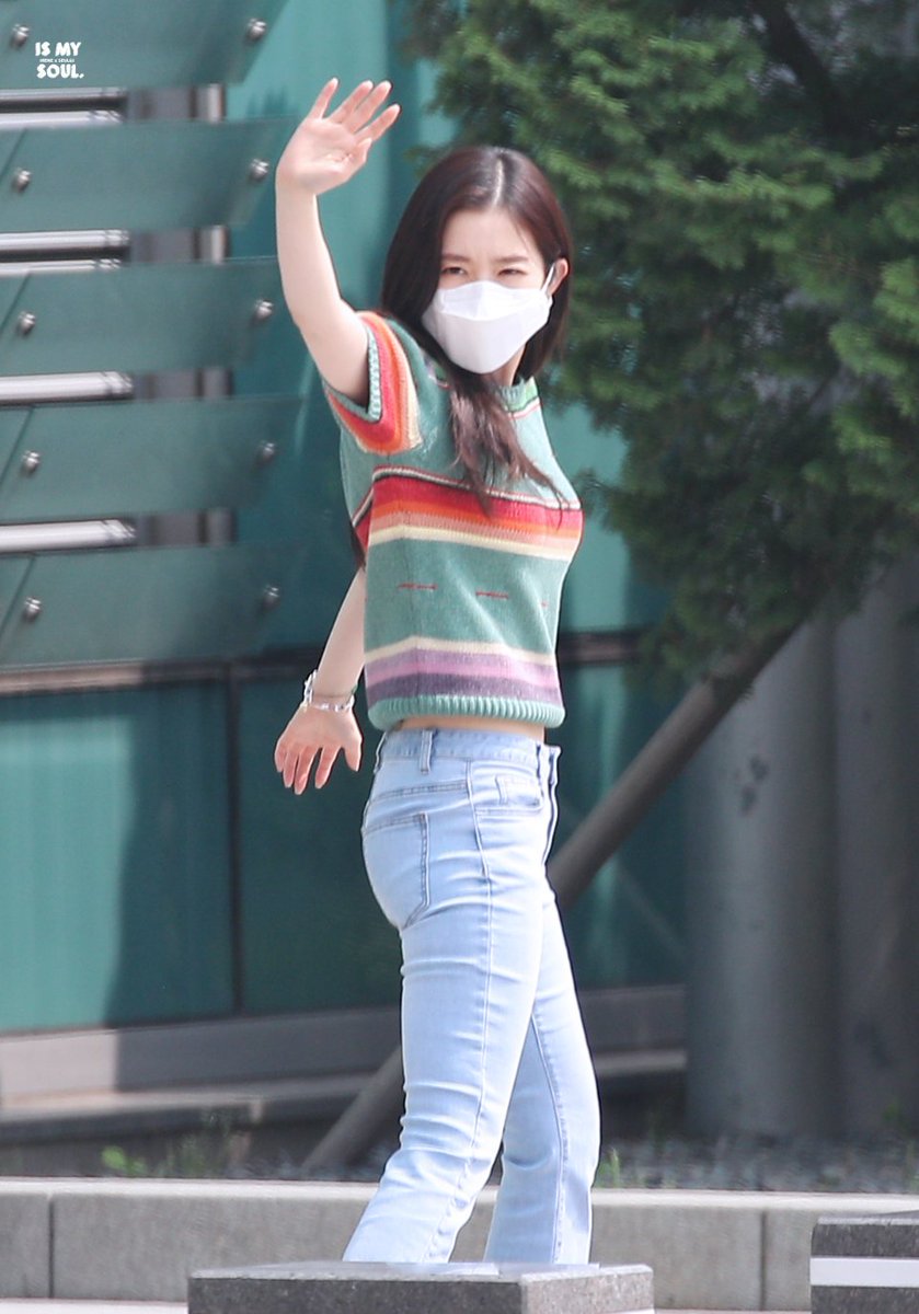 ImS_9194's tweet photo. 00708 두시탈출 컬투쇼 퇴근 💖
#RedVelvet_IRENE_SEULGI     #레드벨벳_아이린_슬기     #Monster  #IRENE     #아이린 https://t.co/FjIr91CiiB