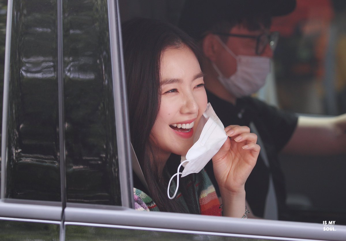 ImS_9194's tweet photo. 00708 두시탈출 컬투쇼 퇴근 💖
#RedVelvet_IRENE_SEULGI     #레드벨벳_아이린_슬기     #Monster  #IRENE     #아이린 https://t.co/FjIr91CiiB