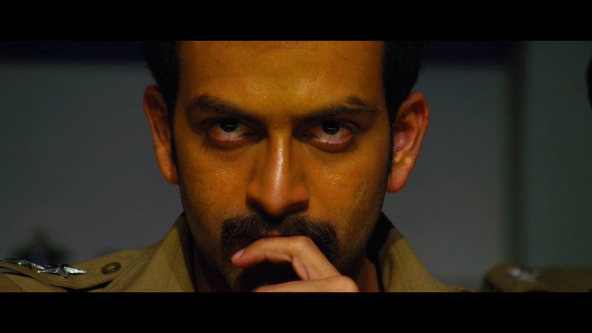 TeamPfo's tweet photo. #MumbaiPolice HD Snaps!!!

തിരിച്ചു തല്ലാൻ കൂലിക്ക് ആളെ വെക്കുന്നോടാ റാസ്കൽ🔥

#Prithvi #AntonyMoses

#PrithviRajBDayin100Days 

Follow | @TeamPFO https://t.co/LkdFtYZaIz