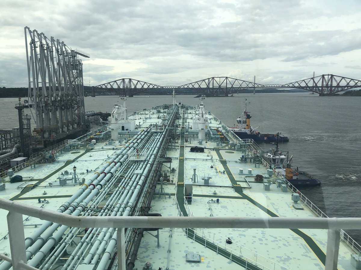 ForthPilots's tweet photo. Another satisfied customer. #houndpoint #ineos @ForthBridges @TheForthBridges https://t.co/FER8L9UUiX