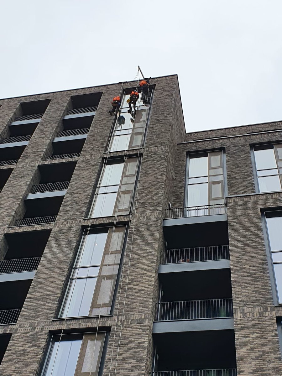 DynamicAccessUK's tweet photo. High level glass replacements in Woking this week!
For more information about our services visit us here:
https://t.co/IudUfRGqt8
#dynamicaccess #irata #ropeaccess #facade #facadedesign #buildingdesign #architecture #buildingmaintenance #inspection #glazing #facman #fm https://t.co/rLS5gaZWhK