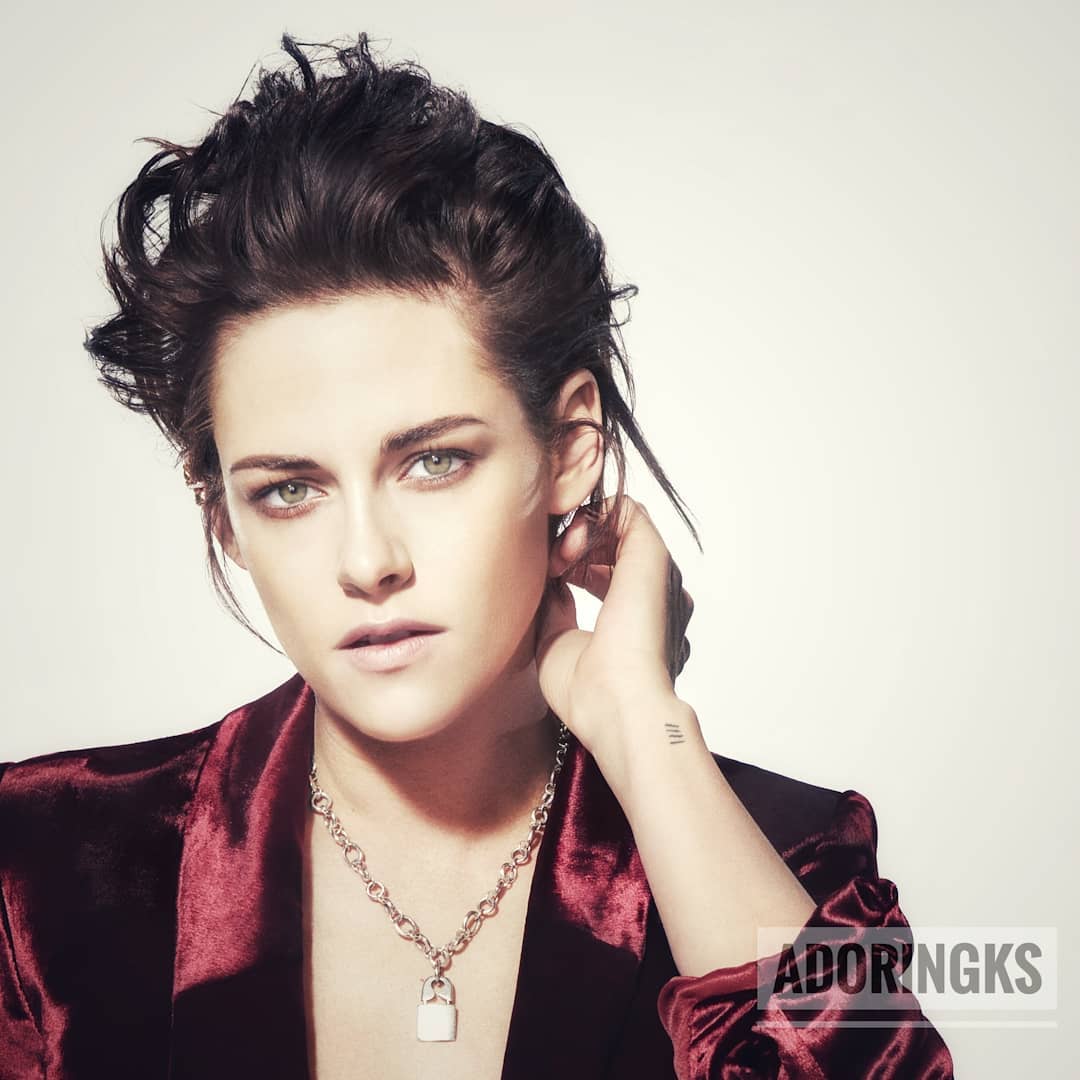 AdoringKS's tweet photo. #kristenstewart #saturdaynightlive #snl2017 #photoshoot 💛 https://t.co/8MIRedXpuP https://t.co/yuQ4HcY1oc