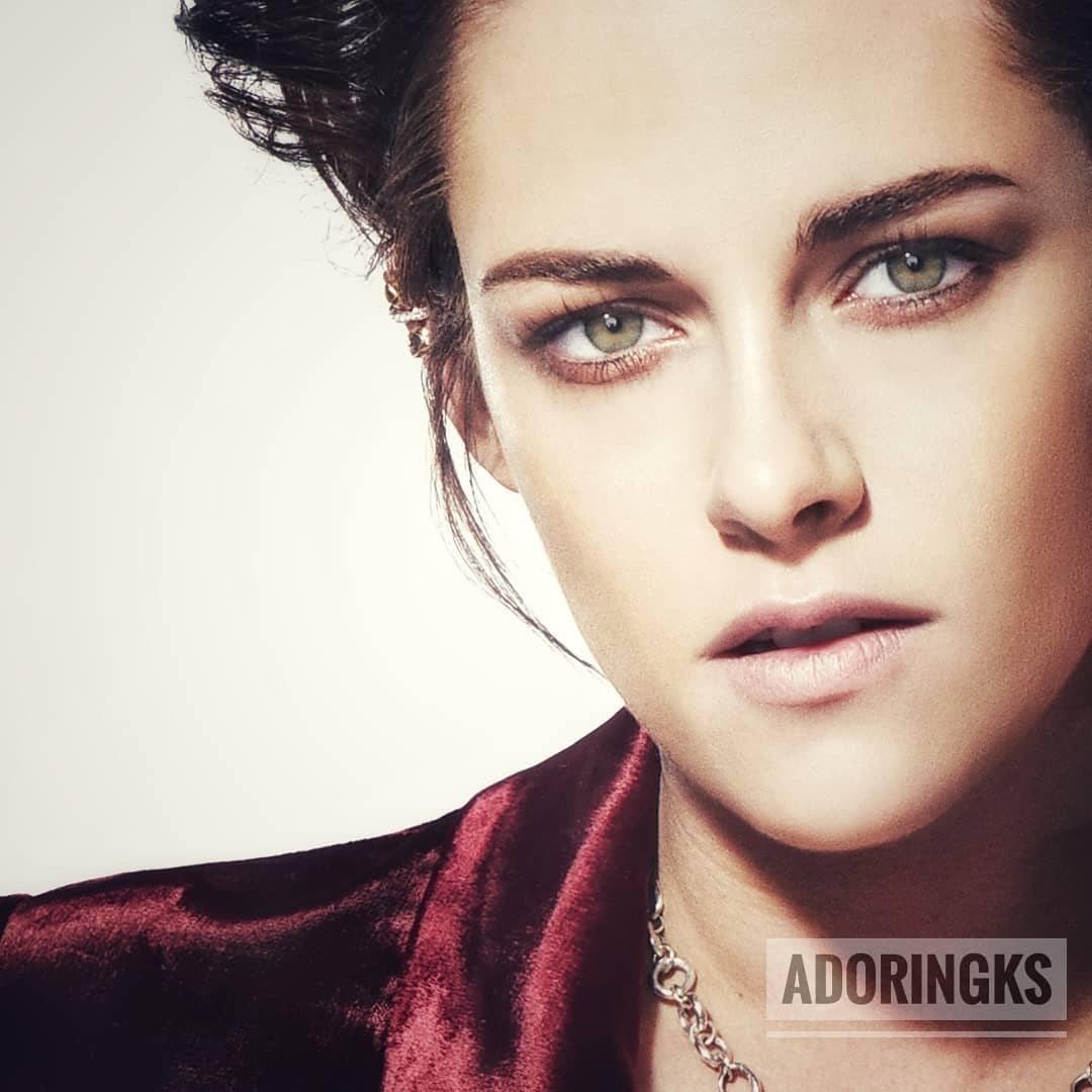 AdoringKS's tweet photo. #kristenstewart #saturdaynightlive #snl2017 #photoshoot 💛 https://t.co/8MIRedXpuP https://t.co/yuQ4HcY1oc