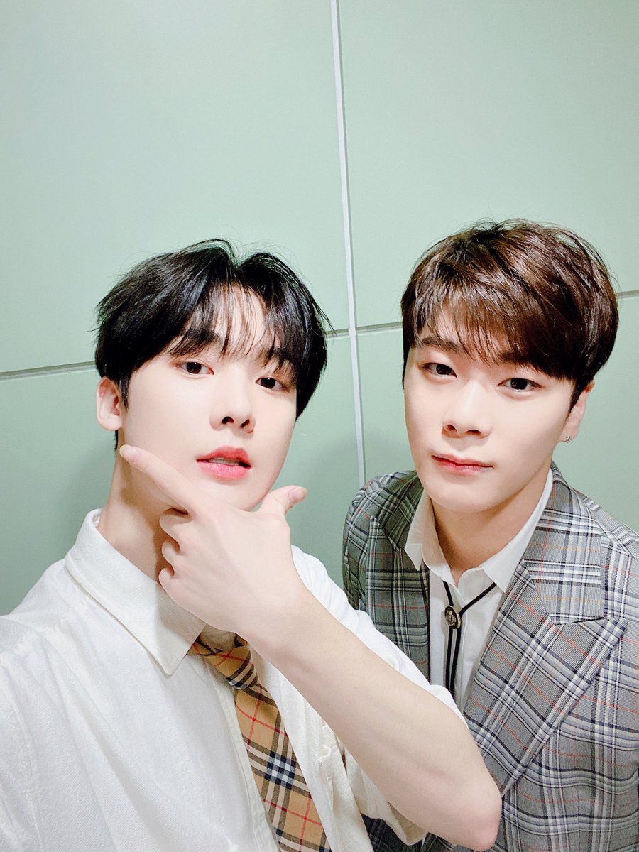 [#아스트로 #문빈 #윤산하]
🌟200708 MBC M #쇼챔피언 🌟

딴콩과 함께 보내는 수요일 오후
만족도 100% 아니 1000%🔋
다음주에도 딴콩과 함께해요💜 빠빠👋

#ASTRO #AROHA #아로하