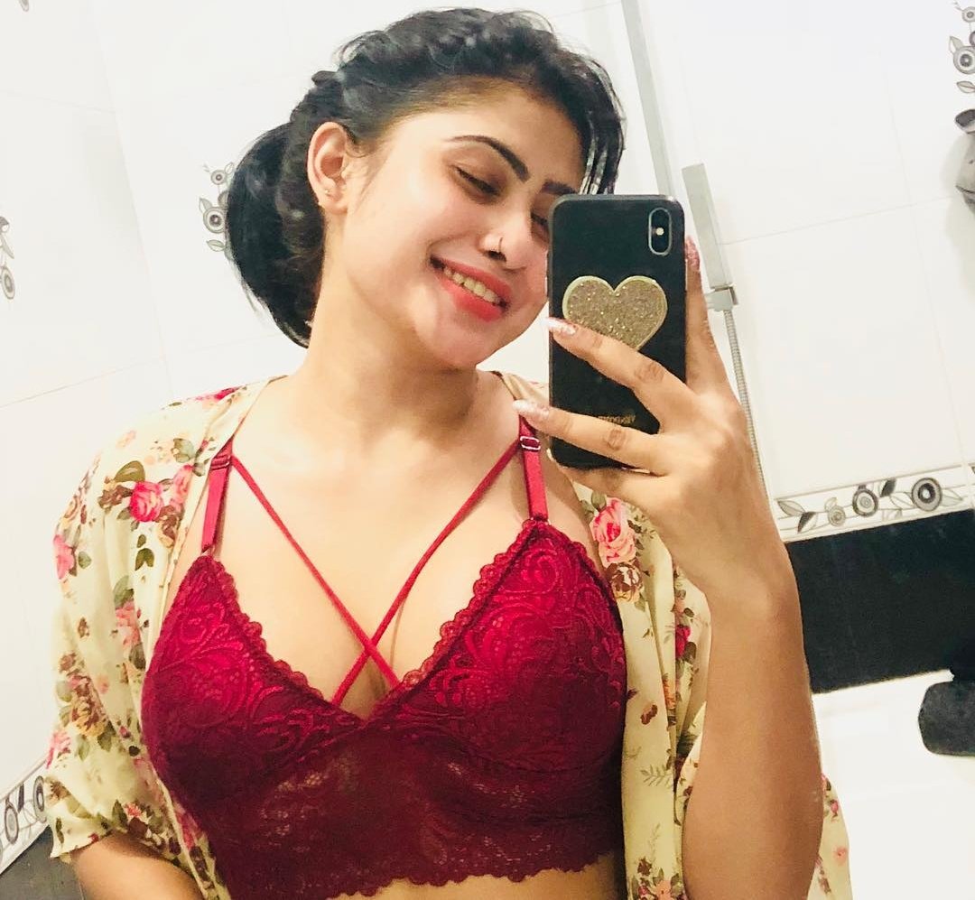 ActressPiumi's tweet photo. Smile always 😄🤗 mirror click

My New Insta I'd Link : https://t.co/ATSaNUkh83 Follow Me Guys 🝤❤

 #piumihansamali #WednesdayThoughts https://t.co/DFh0abwkJy
