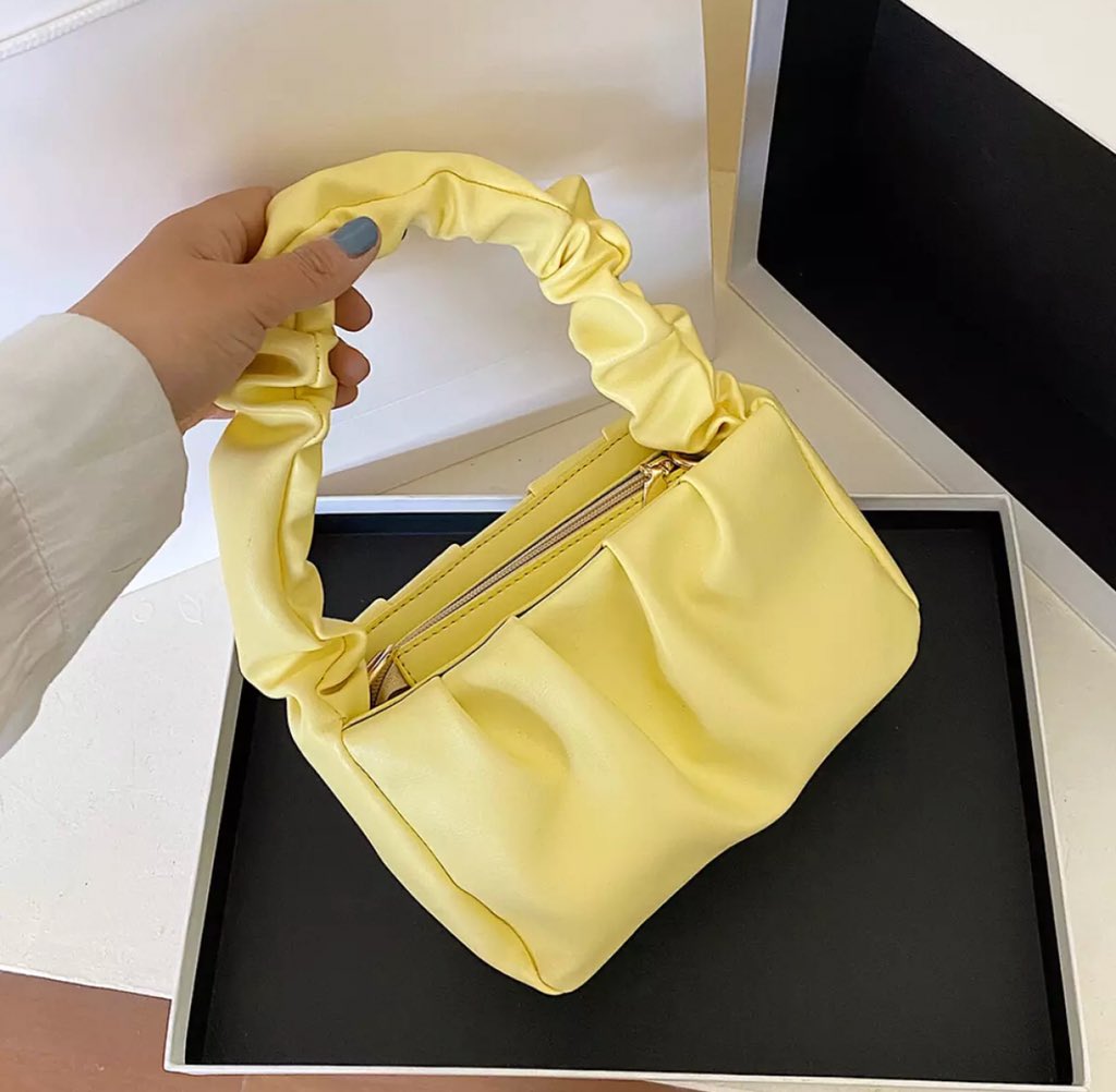 ShuhadahAzman's tweet photo. Nak belanje daisy scrunchies yang comel ni dengan pastel bag cute ni!

RT tweet ni
Follow @fairiedaisy &amp; @theyudusa &amp; @projexkita 

Good luck everyone 💓 https://t.co/LC9sXEy9du