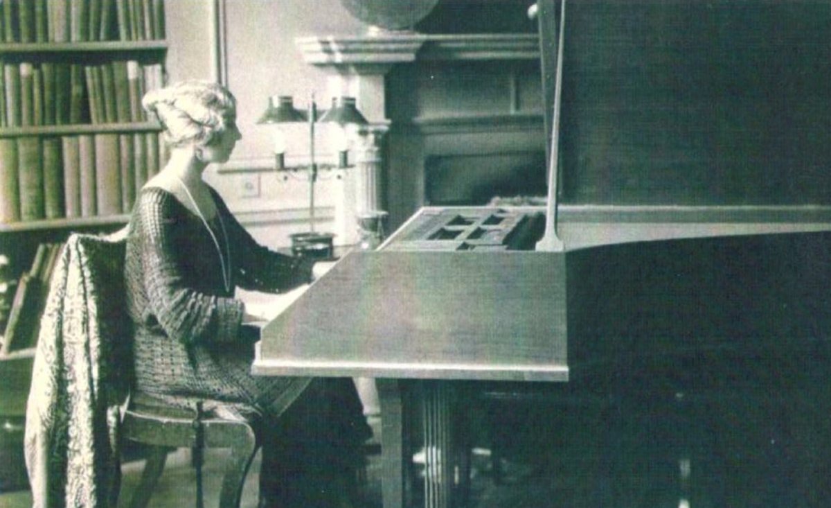 day 40 : violet gordon-woodhousebritish keyboard player; she specialised in playing the harpsichord and clavichordlovers include english poet and author radclyffe hall and composer and suffragette ethel smyth
