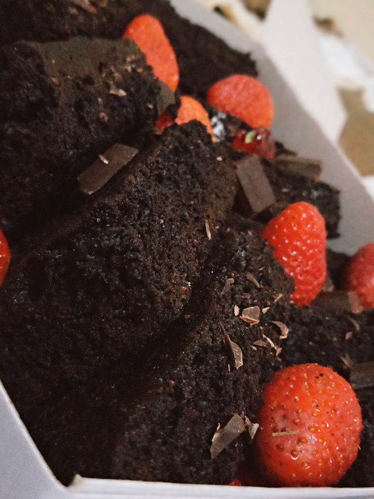 huginacupcake's tweet photo. The brownie agenda is alive and kicking.

Knead more for less? We got you
Taking orders for the weekend💃

Goodnight!🧁♥️ https://t.co/1MubJnknCX