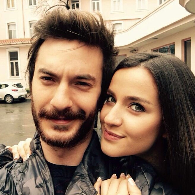 Ayesha_ZaYain2's tweet photo. I just stalked 4-5 years old posts mashaAllah se &amp; what a good looking, hot and adorable couple😍💥
But there's no chance as usual..🚣😂🌚

#EmTug
#Gunesinkizlari https://t.co/1hNb1pDYtY