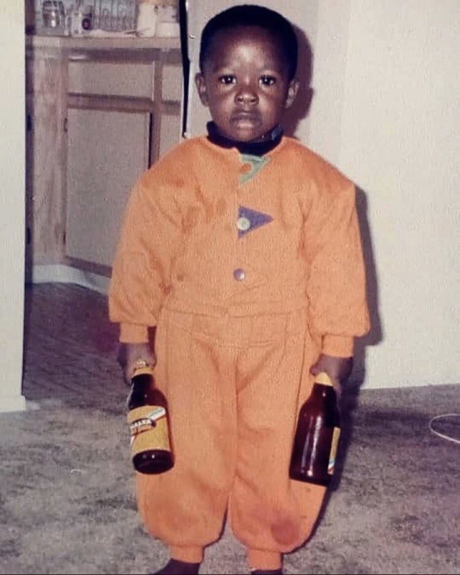 efbase's tweet image. Liverpool fans waiting for Van Dijk like