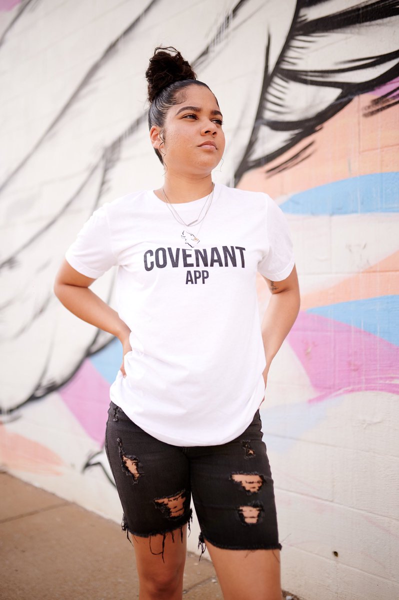 thecovenantapp's tweet photo. Her vs. She 🥀
-White OG Covenant Shirt in Action 💫
photographer: @ChaseGozy https://t.co/Iy9fBYwm6s