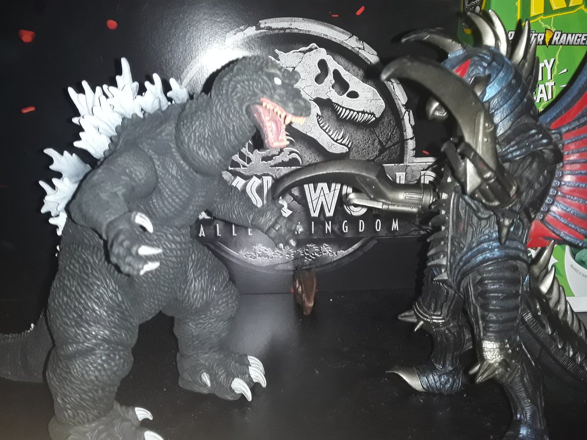 chris_kaiju's tweet photo. Look who arrived! Got me one of my favorite kaiju Final Wars Gigan during #KaijuConline for only 20 bucks! Hell of a deal! https://t.co/4G4cZYHnMe