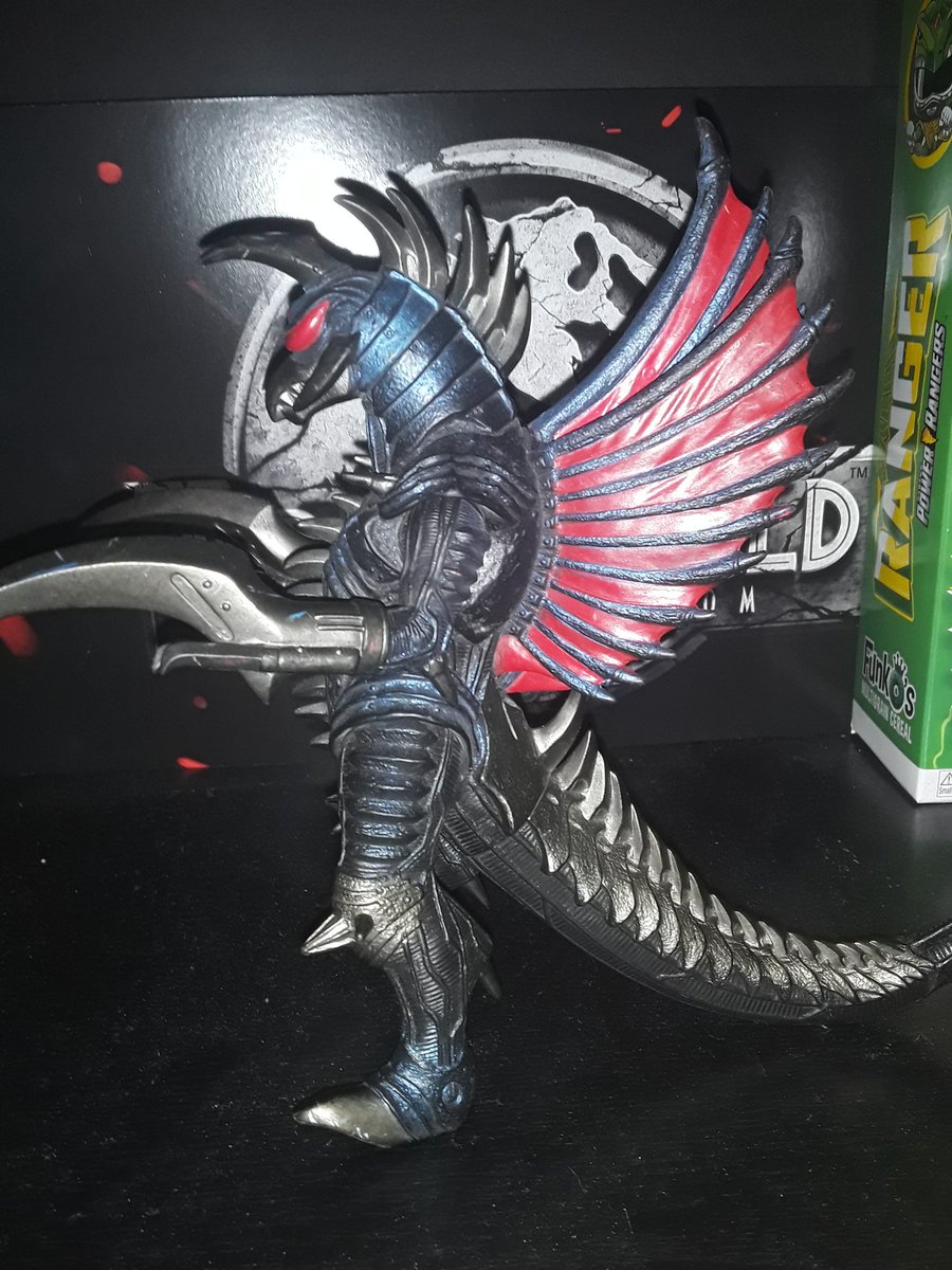 chris_kaiju's tweet photo. Look who arrived! Got me one of my favorite kaiju Final Wars Gigan during #KaijuConline for only 20 bucks! Hell of a deal! https://t.co/4G4cZYHnMe